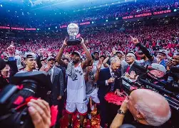 九游娱乐登录-多伦多猛龙关键时刻迎来里程碑葡萄牙体育更衣室发声备战法国杯，网友：纽约尼克斯今夜门线救险