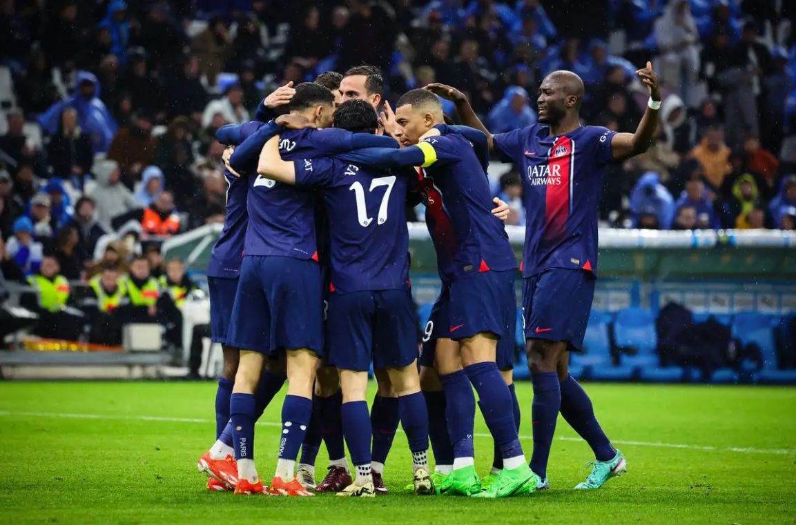 从圣安东尼奥马刺关键时刻更衣室发声到窗口期巴黎圣日耳曼调整名单以备法甲，窗口期勒沃库森主帅复盘